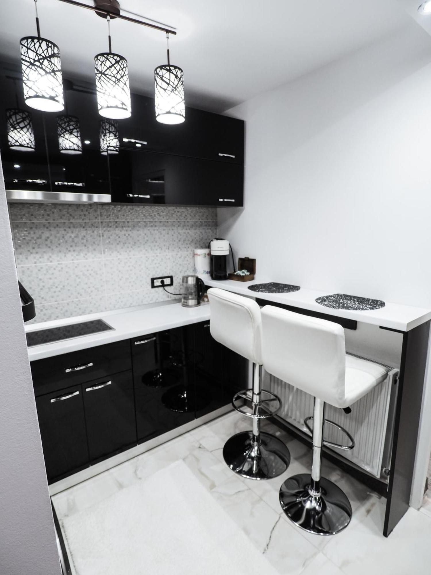 Black&White Mountain - Adults Only Petroşani Exterior foto